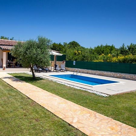 Апартаменты House Jozefina With Pool Ровинь Экстерьер фото